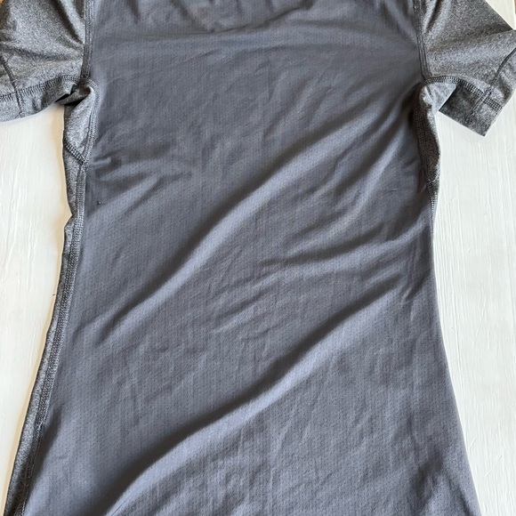 Women’s Nike dri fit tee - Picture 5 of 10